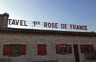 Tavel, primera AOC de vino rosado en Francia